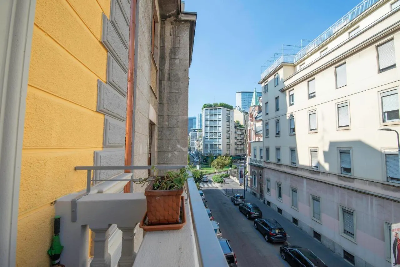 Comfy-Cozy 2 Bedroom-Via Boscovich Milan